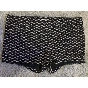 Old Navy Pixie Black & White Patterned Shorts Size 22 Plus Regular